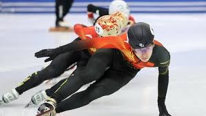 麻将实战技巧：如何通过“余牌数量”判断是否需要改变听牌方向。（麻将实战要点：根据余牌数评估是否调整听牌方向）